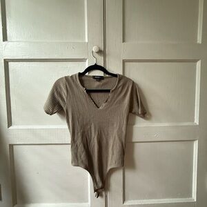 Missguided + Ribbed V-Neck Beige Bodysuit